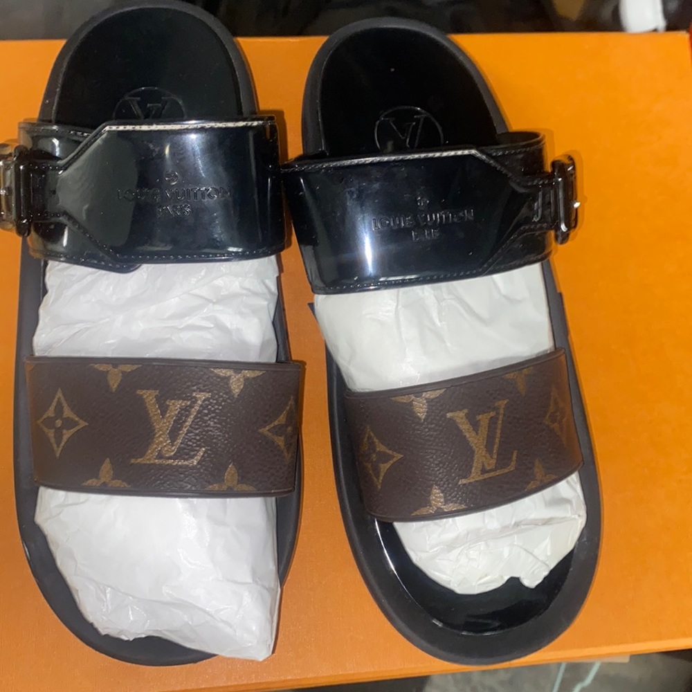 PRE OWNED WOMENS SUN BATH LOUIS VUITTON SLIDES